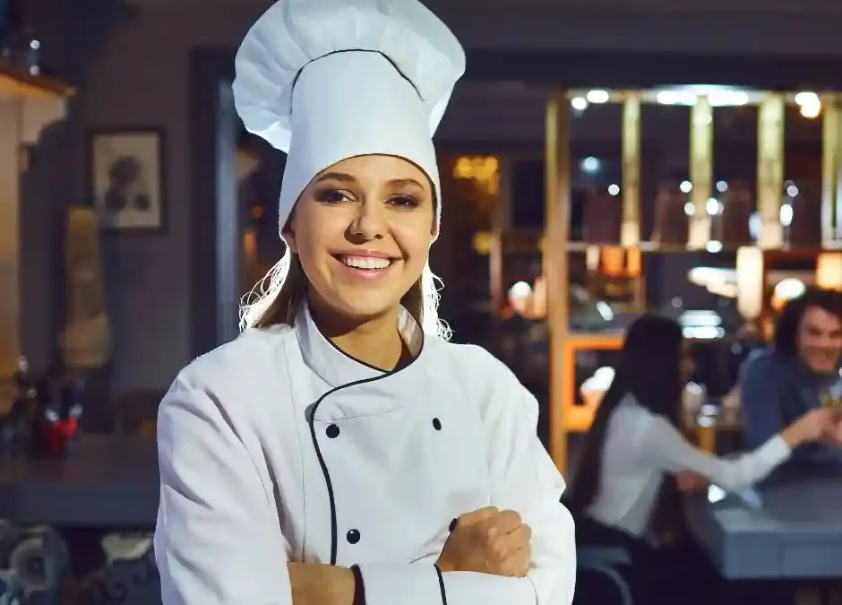 Kucharz praca w kuchni hotelowej