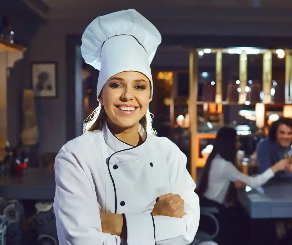 Kucharz praca w kuchni hotelowej