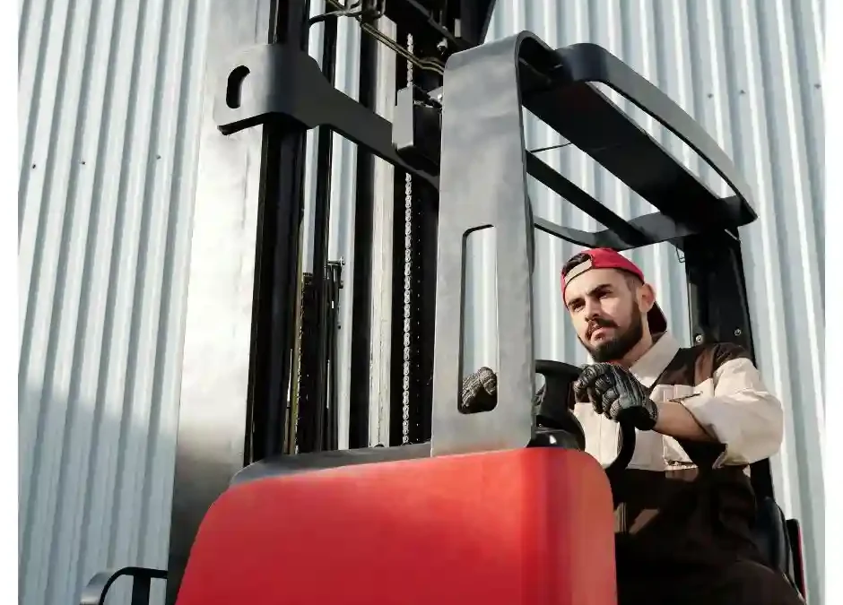 Pomocnik z uprawnieniami na wózek widłowy bez języka