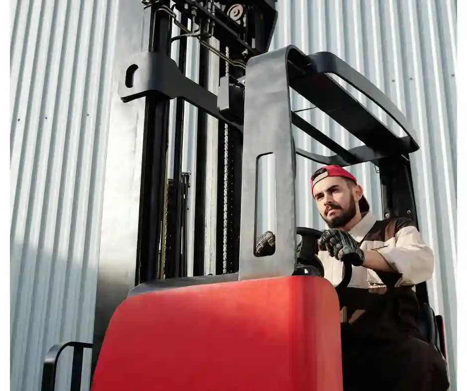 Pomocnik z uprawnieniami na wózek widłowy bez języka