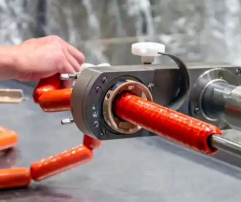 Pracownik produkcji kiełbas doświadczenie