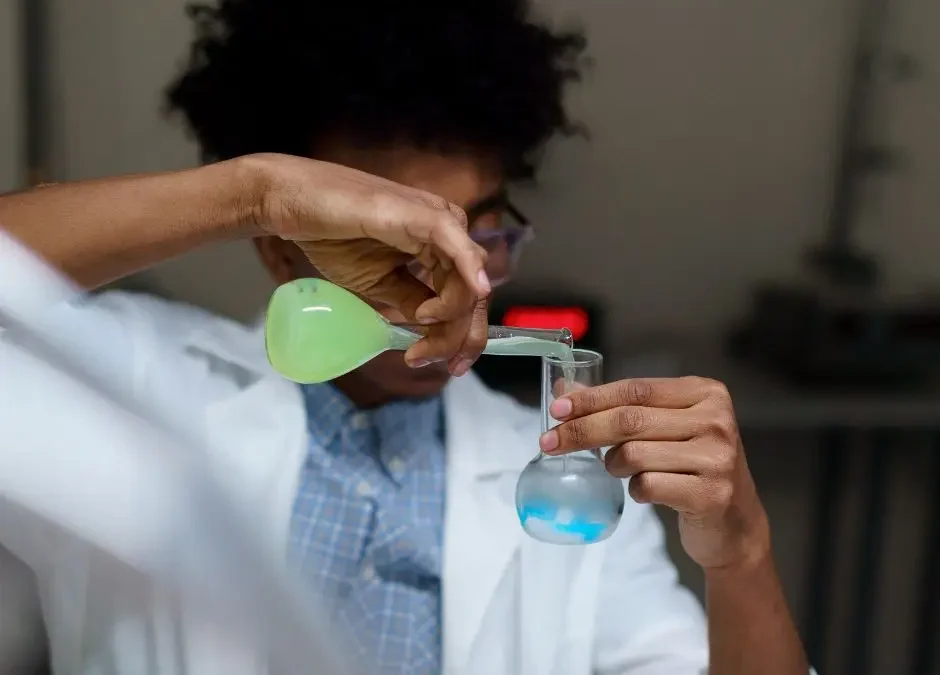 Pomocnik do produkcji mieszanek chemicznych