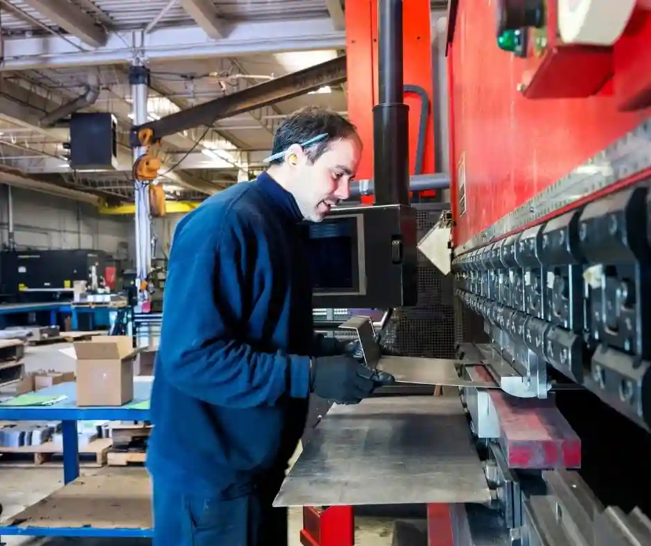 Operator pras krawędziowych giętarek CNC Operator pras krawędziowych giętarek CNC