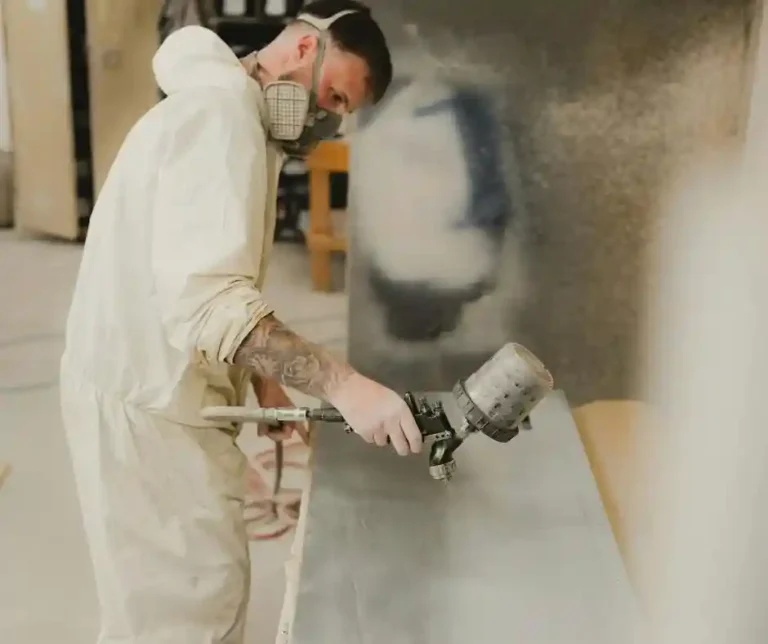 Lakiernik przemysłowy praca blisko granicy