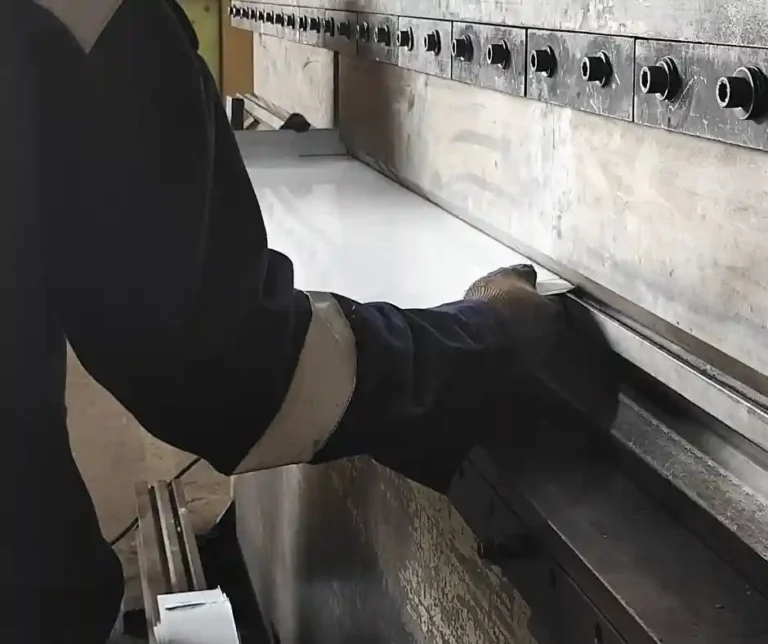 Operator maszyn do gięcia blach Niemcy