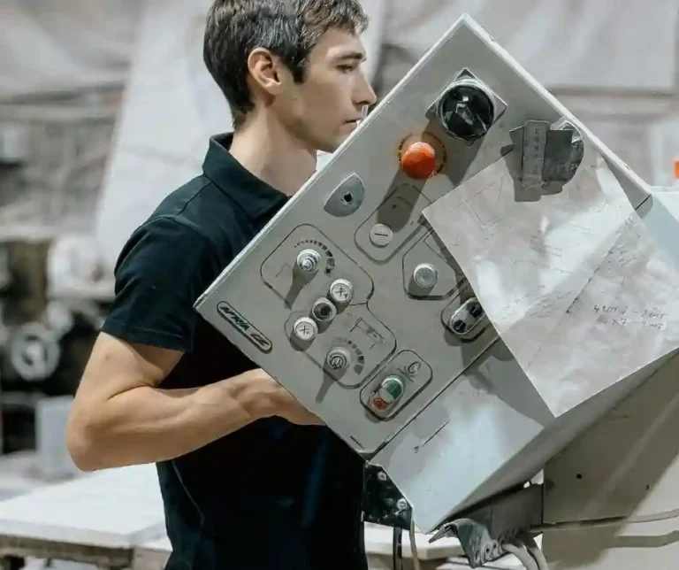 Operator prasy krawędziowej Abkanter Niemcy